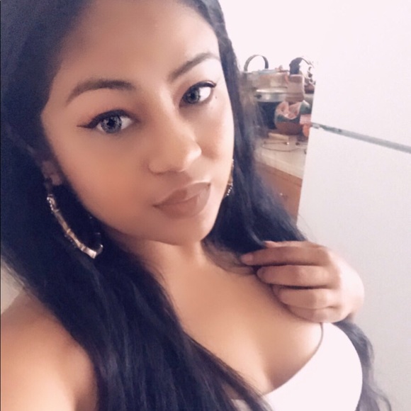 Meet your Posher, Anna 💕 - Picture 5 of 15